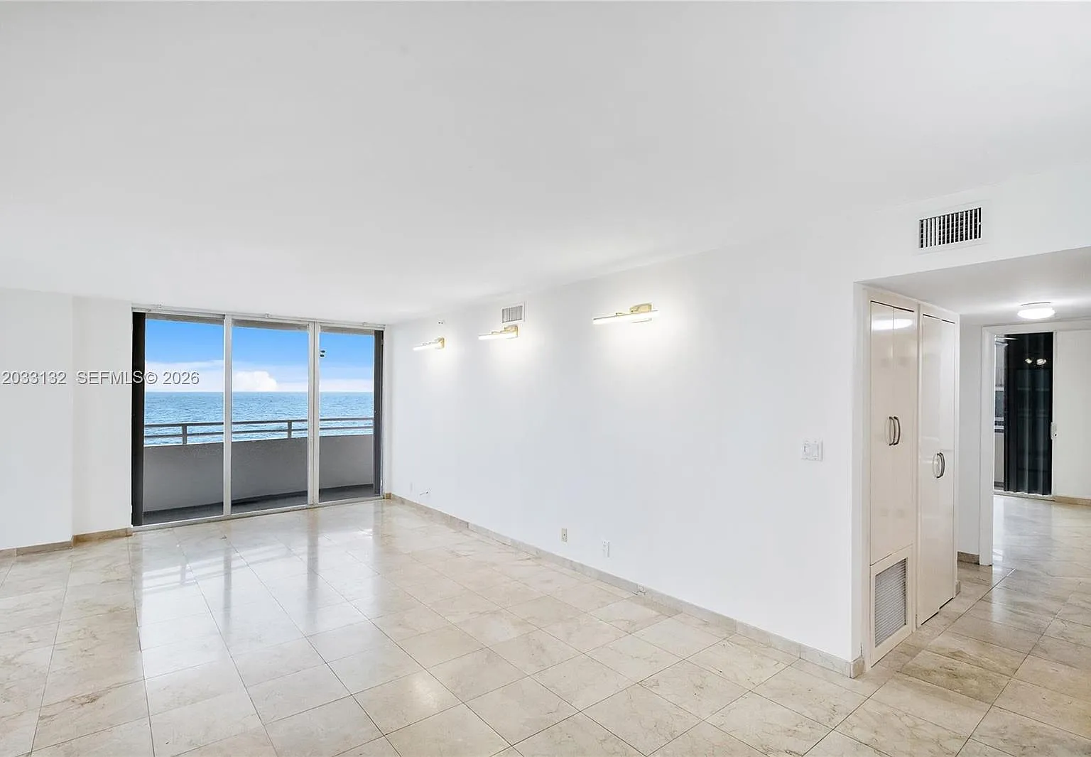 Rimini Beach Condo — Photo 3