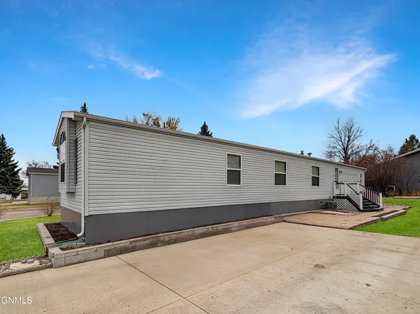 1915 Sioux St, Williston, ND 58801