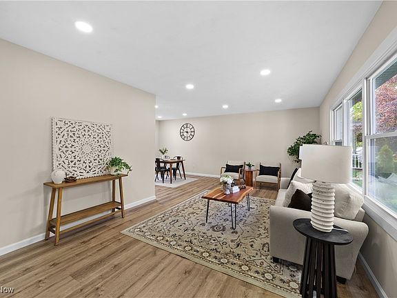 5th image of 29665 Wellington Dr