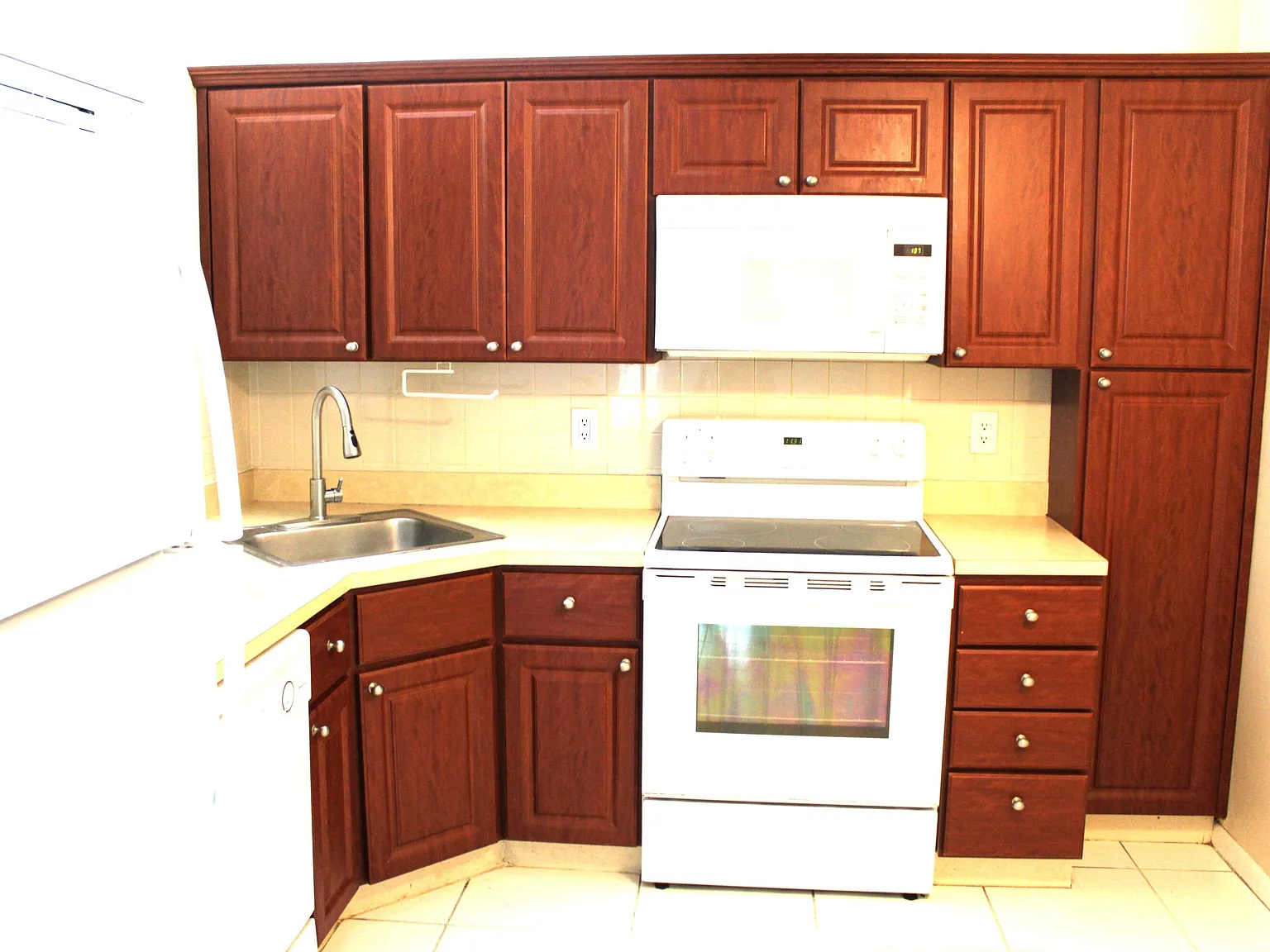 2 bed, 2.0 bath, 982 sqft, $2,250 — Photo 2