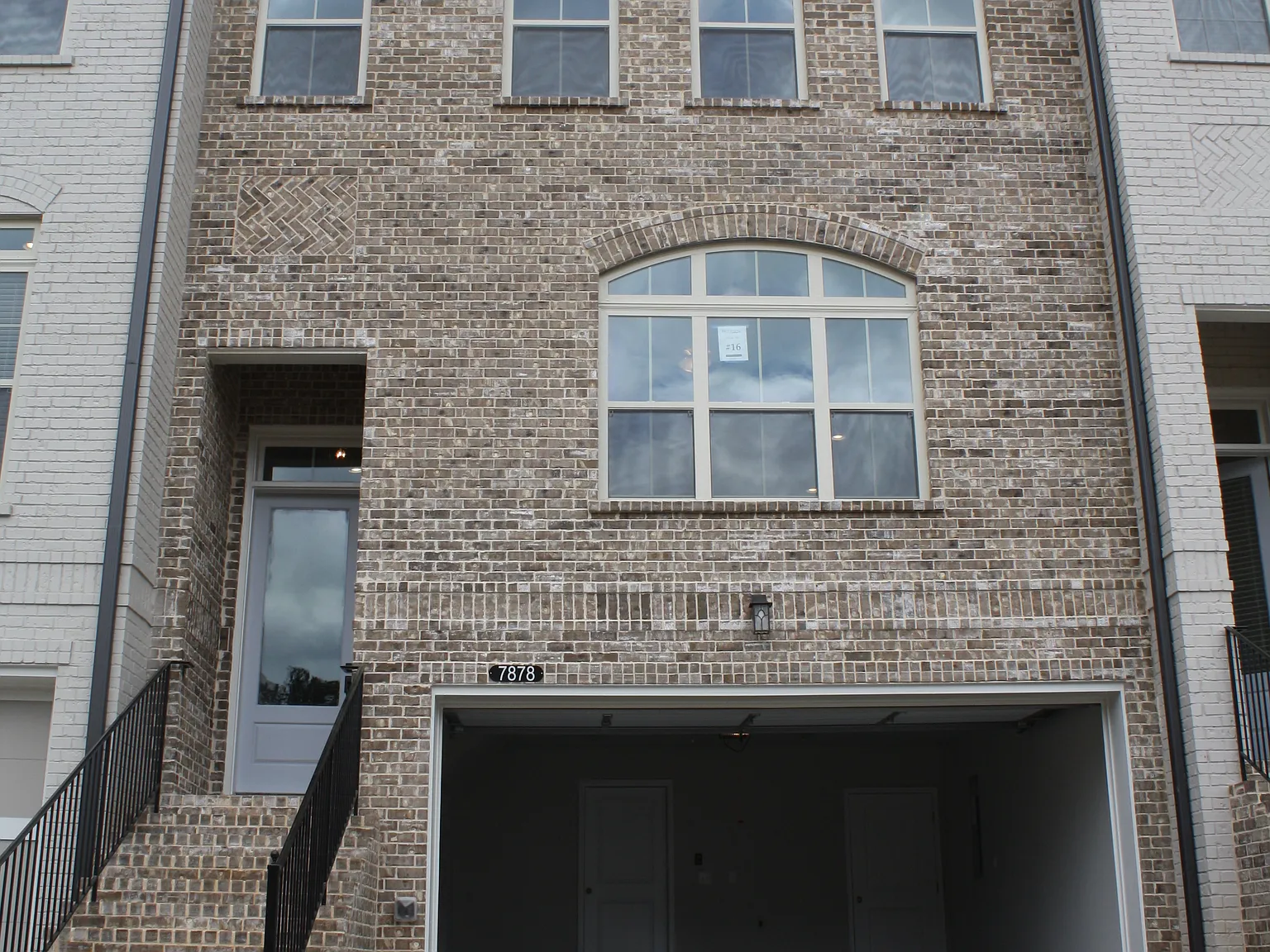 4 bed, 3.5 bath, 2400 sqft, $2,995 — Photo 1