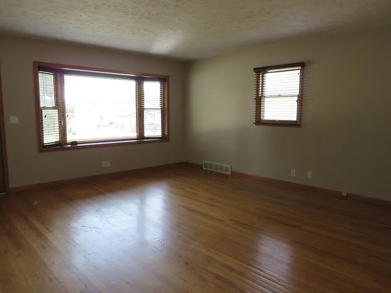3202 Calhoun St — Photo 26