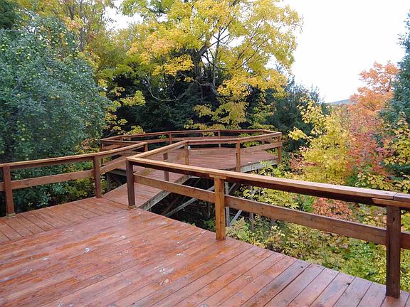 4th image of 1011 Riverview Dr