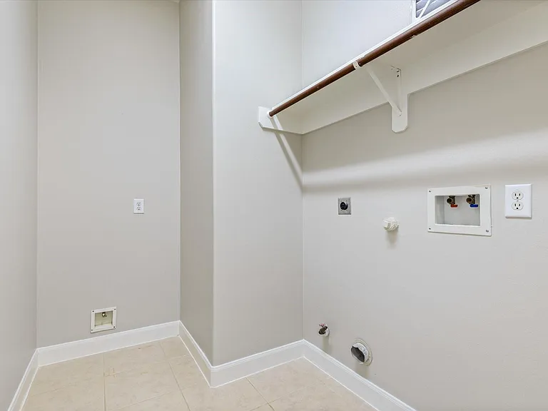 2635 Katie Harbor Dr — Photo 23