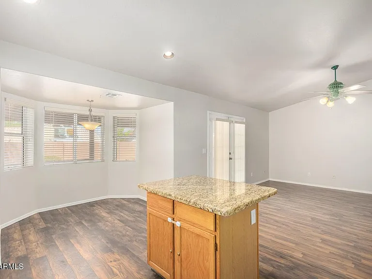 1924 E Sharon Dr — Photo 13