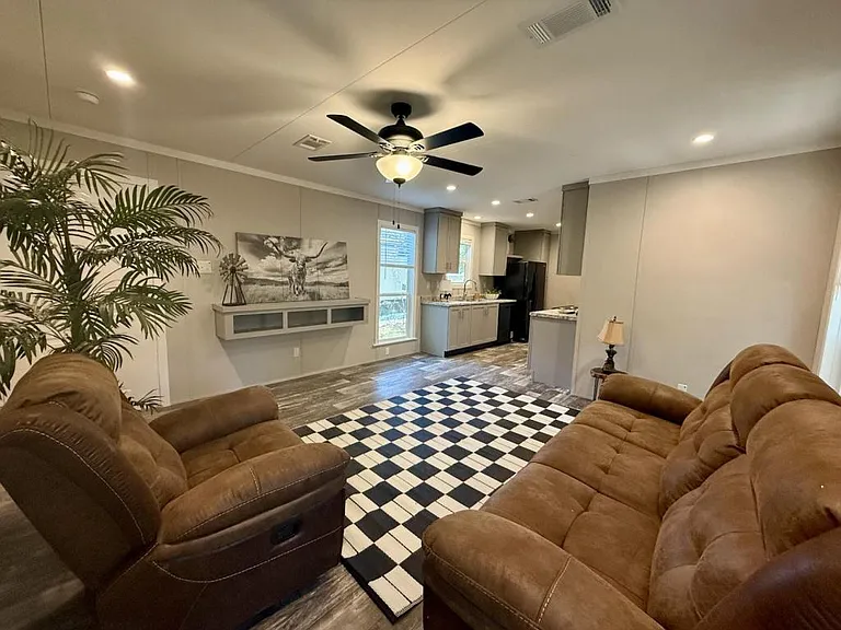 1808 Sheila Dr — Photo 14