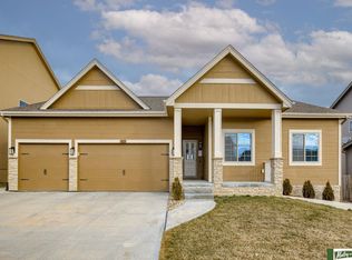 18622 Willow St, Omaha, NE 68136