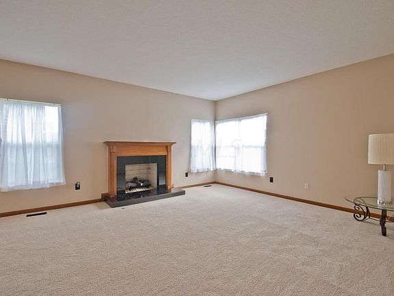 3rd image of 1009 Aberdeen Ct