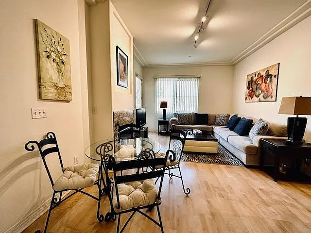 Del Rey Club Apartments — Photo 23