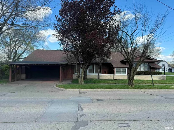 104 N Mill St, Flora, IL 62839