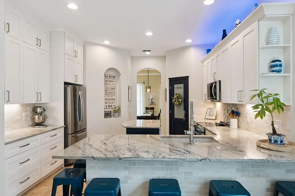 420 Park Lake Dr — Photo 4