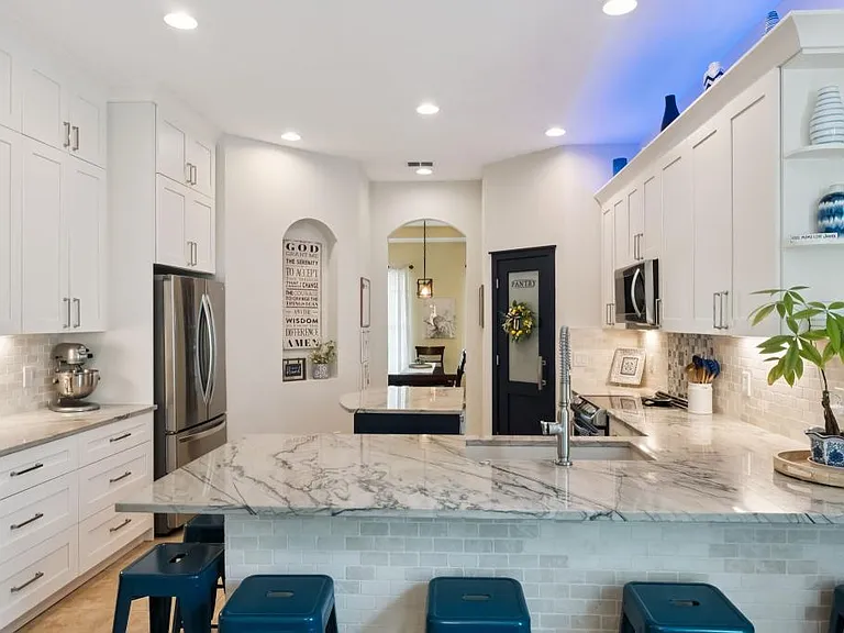 420 Park Lake Dr — Photo 4