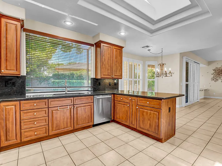 9101 Crystal Lake Ct — Photo 28