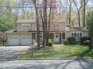 18 Howland Cir, West Caldwell, NJ 07006