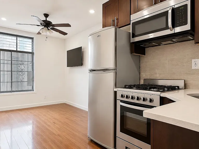 386 Manhattan Ave #14A — Photo 5