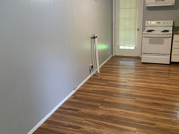 2nd image of 606 College St #B