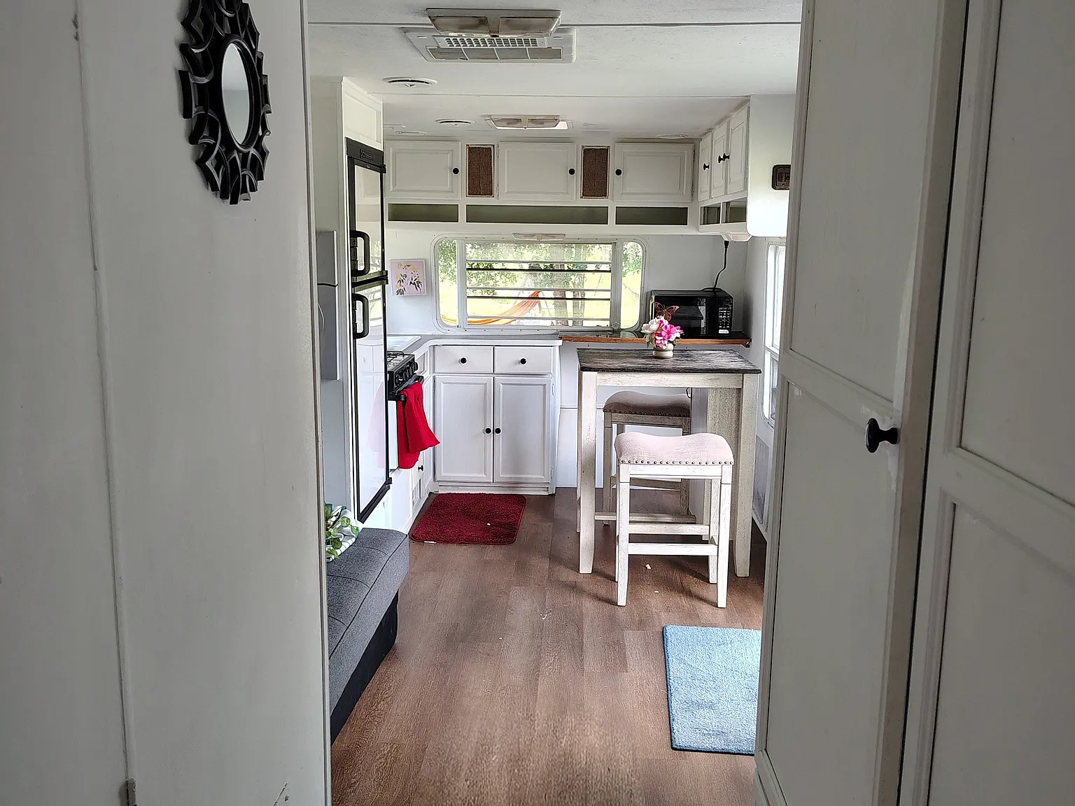 3 bed, 900 sqft, $899 — Photo 3