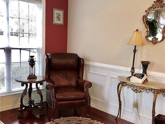 4th image of 218 Yardsley Dr