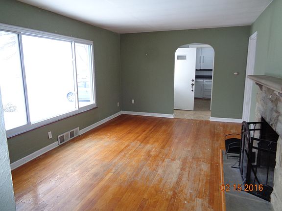 2nd image of 300 Meadowgrove Dr