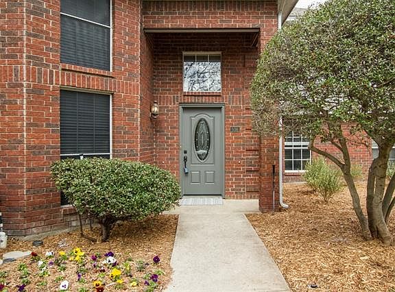 2nd image of 536 Meadowood Ln