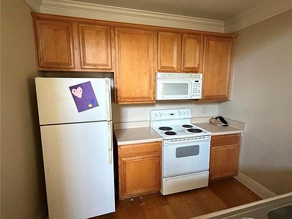 3rd image of 107 E Paces Dr