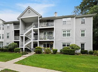 597 Lilac Ln, Mahwah, NJ 07430