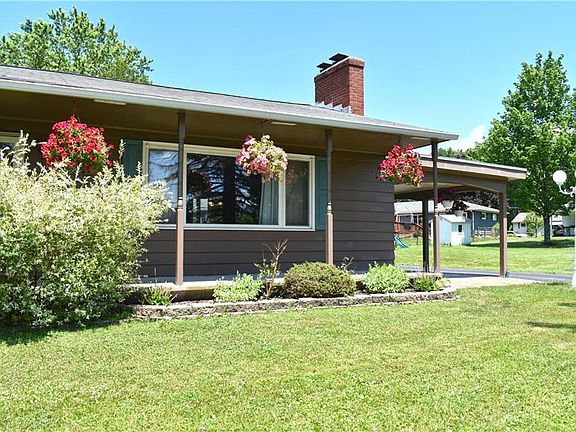 4th image of 36 Laurie Ln