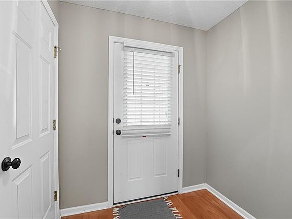 4th image of 5426 N Hickory St