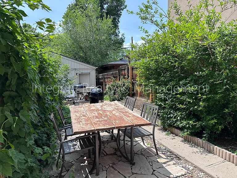 2047 Meade St — Photo 20