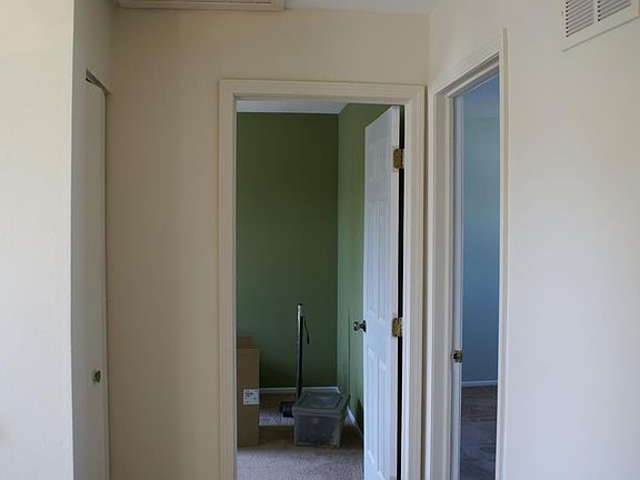 5th image of 990 W Bryn Mawr Ave