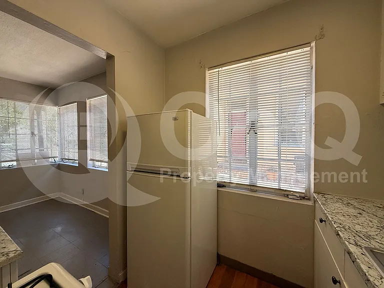 324 S 6th Ave #D — Photo 9