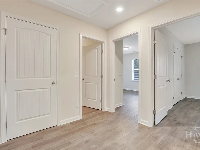 211 Vinesville Ct — Photo 19