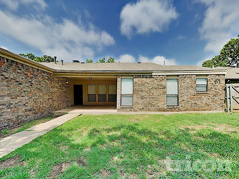 5711 Calumet Dr — Photo 14