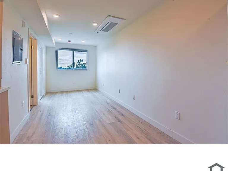 7410 S Avalon Blvd — Photo 3