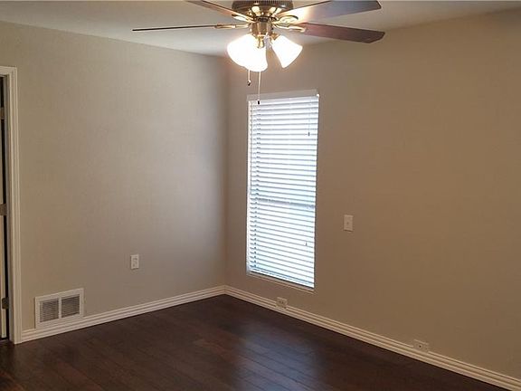 5th image of 3816 Saddlehead Dr