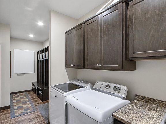 5th image of 420 Ridgeway Dr