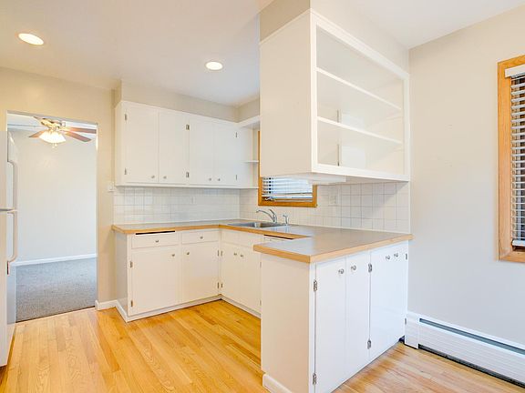 4th image of 2903 E Evans Ave