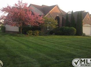 1960 Twin Sun Cir, Commerce Township, MI