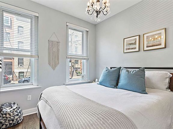 3rd image of 933 Garden St #2