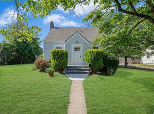 42 Caldwell St, Huntington Station, NY 11746