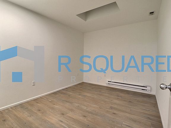 5th image of 4332 9th Ave NE #B