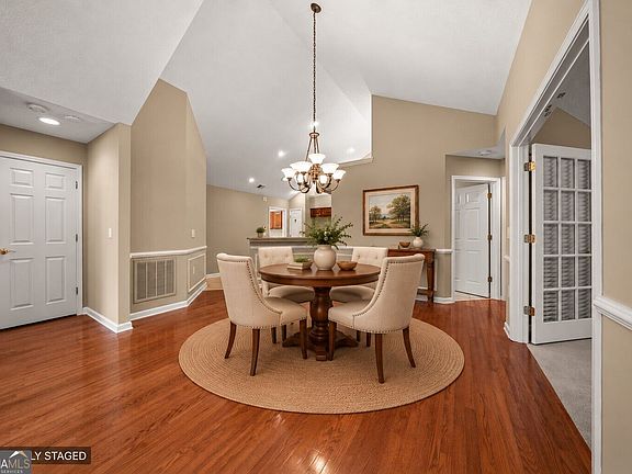 4th image of 2983 Oakside Cir