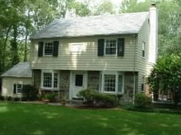 221 Parsonage Hill Rd, Short Hills, NJ 07078