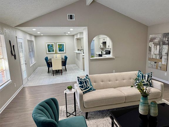 2nd image of 10106 Hillridge Rd