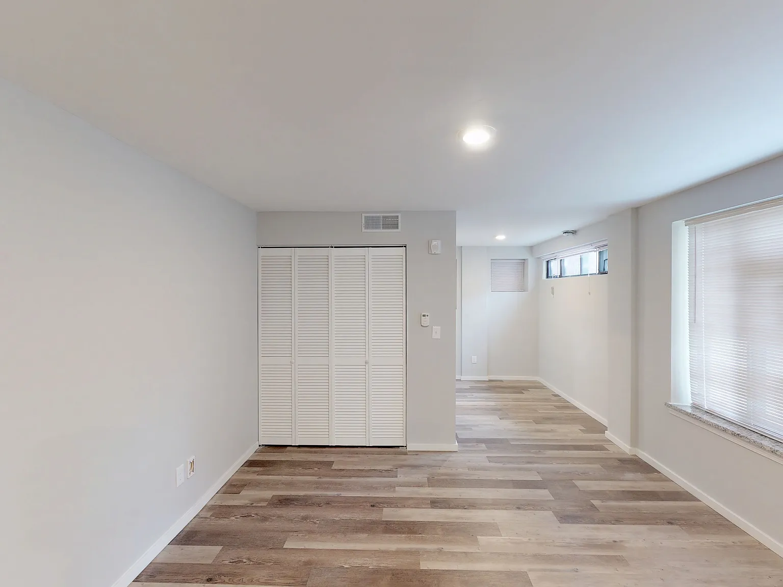 Studio, $950 — Photo 2