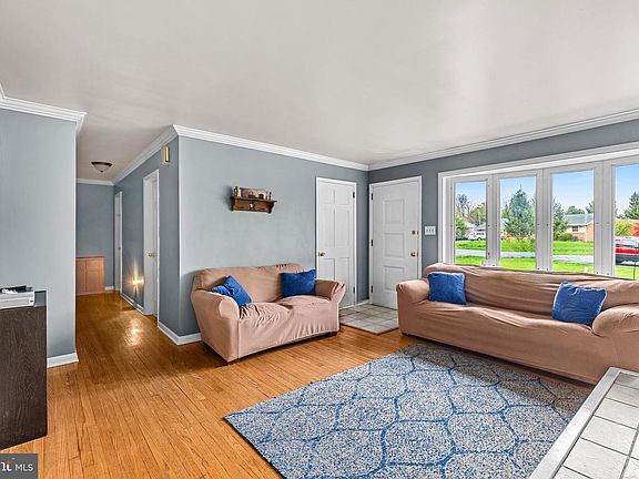 3rd image of 1444 Glen Moore Cir