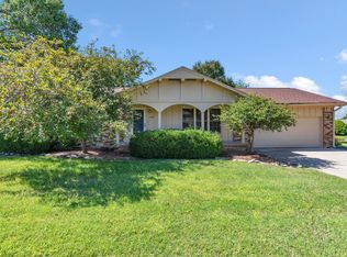 509 Rolling Hills Dr, Newton, KS 67114