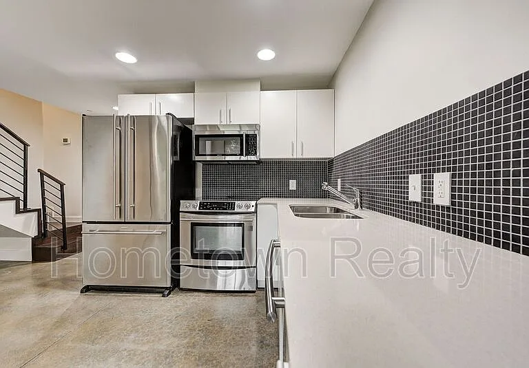 301 NE 4th St #2 — Photo 18