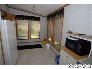 3rd image of 2370 Neil Ave
