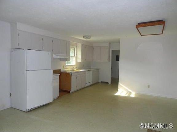 2nd image of 534 Carson Dr